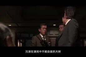 黑帮老大被女友背叛，就把女友的脚泡进水泥，再丢进大海来惩罚她视频封面