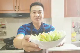 二哥教你做生拌西芹，口感爽脆味道好，外型美观有特色视频封面