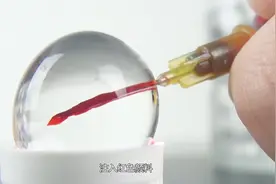 用水养大的水宝宝也有生命？老外给水宝宝打针，结果出乎预料视频封面