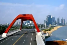 北海最大产业园现状，很多来到北海进厂务工的人们都生活在这。视频封面