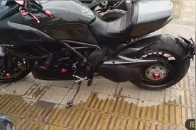 陕西西安：杜卡迪大魔鬼，双缸水冷1198cc，20多万逊色宝马R1200视频封面