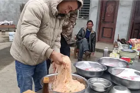 湖北襄阳农村 ，为已故老人过三周年，你们那边有这种习俗吗视频封面