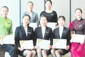 中国最“贵”服务员，曾在国宴服务3次，优雅的仪态太美了视频封面
