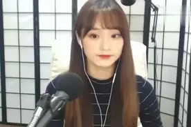 韩国妹子模仿冯提莫唱《小鸡哔哔》，最后累坏的表情太可爱了视频封面