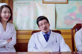 院长问：牛身上一身毛，喂什么 病人：为什么？ 护士：喂草呀