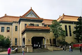 实拍长春市伪满皇宫博物院，外观特别普通内景奢侈豪华（上集）视频封面