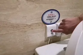 虽然很少有人用，但公共卫生间大多安装坐便器，不知道什么原因？视频封面