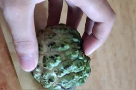 品尝一下世界上最甜的水果，很好吃呦！视频封面