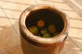 教你腌酱香味的辣菜疙瘩，秋天多腌些，越久越好吃。视频封面