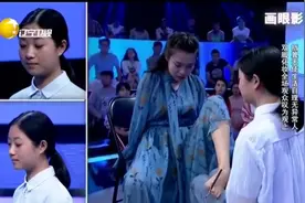 观众现场体验用脚化妆，无臂女孩脚功了得，全场叹为观之！视频封面