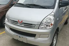 喜提五菱神车，国六全款4.9万落地，小伙吐槽这车跑快递真舍不得视频封面