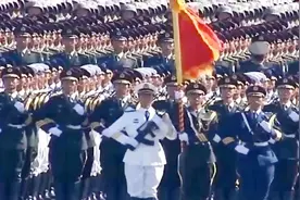外国网友为中国阅兵配的BGM，把中国军人的霸气体现的淋漓尽致视频封面