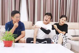 老公联通手机接到10086电话，还问老公你睡了吗，朋友神补刀视频封面