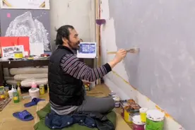 画痴艺术家大胡子尹训志，天马行空随心所欲用画笔画出精彩世界。视频封面