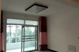 三室一厅两卫，装修成品效果图，厨房橱柜不错。视频封面