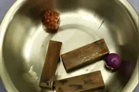 8岁女孩下体发出阵阵恶臭，医院一查发现异物，还这么多！视频封面