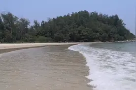 惠州. 碧海湾，人少、景美、冲浪赶海皆可，开车可直达沙滩视频封面