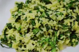 青菜炒饭很多人都做不好，原来是顺序错了，方法对了，翠绿不发黄视频封面