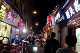 带大家逛逛泉州最出名的电商一条街，这条小街据说有5万人做电商视频封面