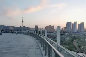 这是西北第二大高铁站（兰州西站）