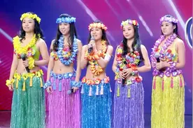 5位清华美女上演草裙舞，看的李连杰眼睛都直了！有颜有才啊！视频封面