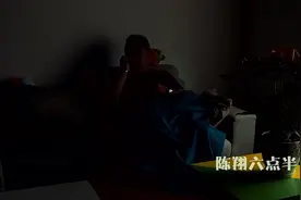陈翔六点半：蘑菇头给老婆讲了一个笑话，老婆没笑柜子里却有人笑视频封面