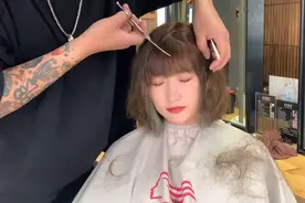 发型师教你剪女士中长卷发日系懒人款➕挂👂染第九款第九期视频封面