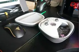 可以说是量产手柄里最好的手柄之一，XBOX精英手柄白色特别版开箱视频封面