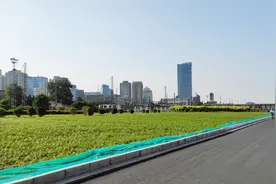 实录石家庄未来的CBD解放大街建设成效，超宽绿化带，美景初现视频封面