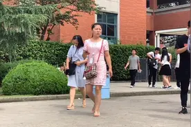 现在打工有多难，上海最大的加工区上班，一个月工资也就三四千！视频封面