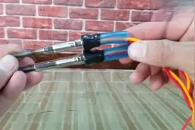 天气转冷了，制作一个太阳能热水器，一小时就能热好大一桶视频封面