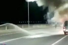 车辆行驶中自燃，事故原因竟是常被忽略的这件事，吓得我赶紧检查视频封面