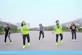年轻人就是有活力，劲爆音乐响起，马路上就跳起舞来！美美哒！视频封面