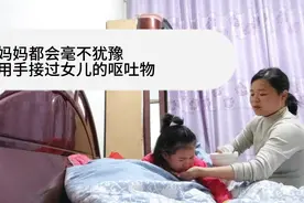 小朋友一感冒就是妈妈的不眠之夜，呕吐！整晚要抱着才入睡！视频封面