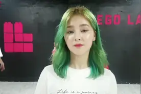 求粉毛和绿毛小姐姐的名字，我入坑了不能自拔(BAAM)视频封面