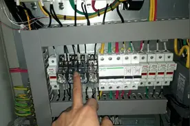 消防排烟控制箱，看起来很复杂其实非常简单，一起来看看吧！视频封面