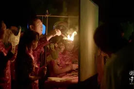 《做客中国》精彩片段：国外小伙皮影首秀，演绎中国传统文化视频封面