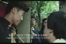 小伙长得太帅，放学被一群拿棒子女孩围住：今天必须和我处对象！视频封面