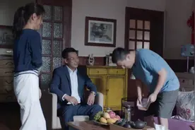 前男友开着劳斯莱斯幻影来家里，老公不淡定了可老婆很自然视频封面