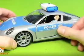 两个警车玩具，警察去抓小偷！视频封面