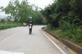 倒三轮折叠电动车骑测：设计独特但依旧让人屁股疼视频封面
