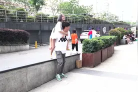 小哥哥谈个恋爱还要我踩红他的手，那我就勉为其难的踩吧视频封面