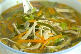 秋天就爱喝这碗汤，4块钱能做一大锅，饭前一人一碗，营养又开胃视频封面