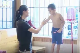 5岁孩子脾气暴躁，一不高兴就对妈妈动手，对妈妈好像仇人！视频封面
