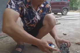 轻骑铃木GsX摩托车启动不了，换真空膜化油器太贵了、自己清洗下视频封面