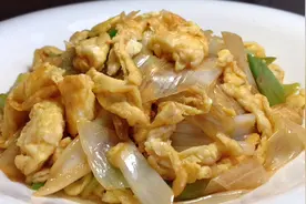 厨师长教你年夜饭大葱炒鸡蛋做法，步骤详细，滑嫩不腥下酒又下饭视频封面