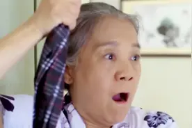 大妈出门买菜，回家被敞开的大门吓坏，小偷的背影让大妈惊得张嘴视频封面