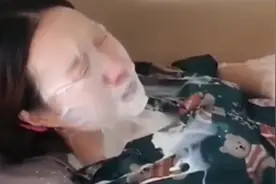 当我把牛奶弄她脸上的一瞬间，我突然后悔了，网友：真是个男人！视频封面