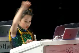 吃鸡神曲《98K》！一听就知道小女孩是个高手，就是门牙太抢戏