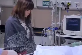 24岁女儿送别父亲，看到后面泪流满面，看着心里面太难受视频封面
